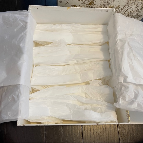 Dior shopping box box holiday gift box limited white gold with tissue and ribbon - Picture 7 of 11